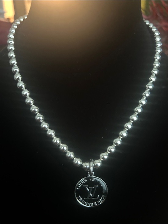 custom Designs Jewelry - Silver Beaded Pendant Necklace -